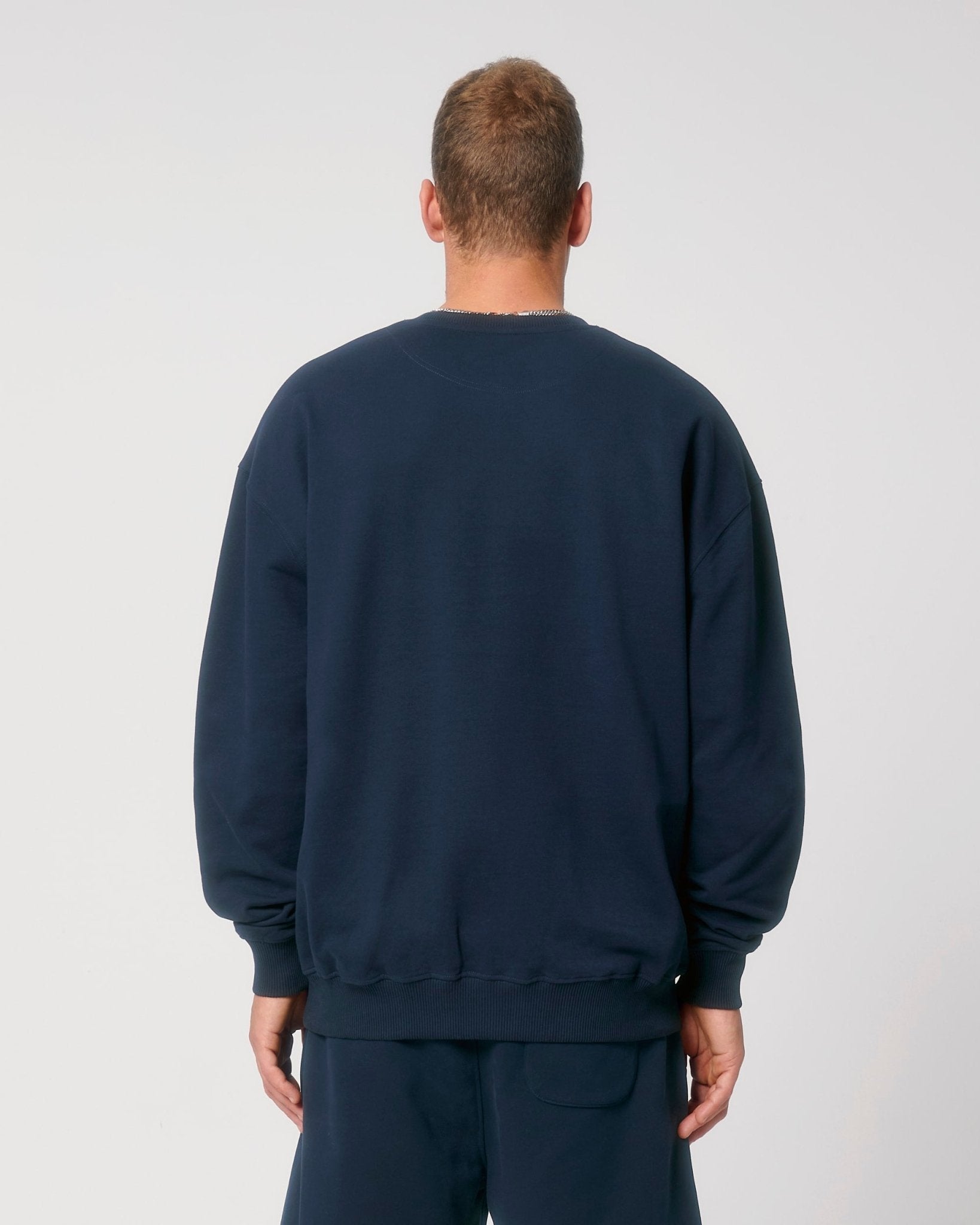 Relaxed Fit Stacked Logo Crew - Vēr Vīci